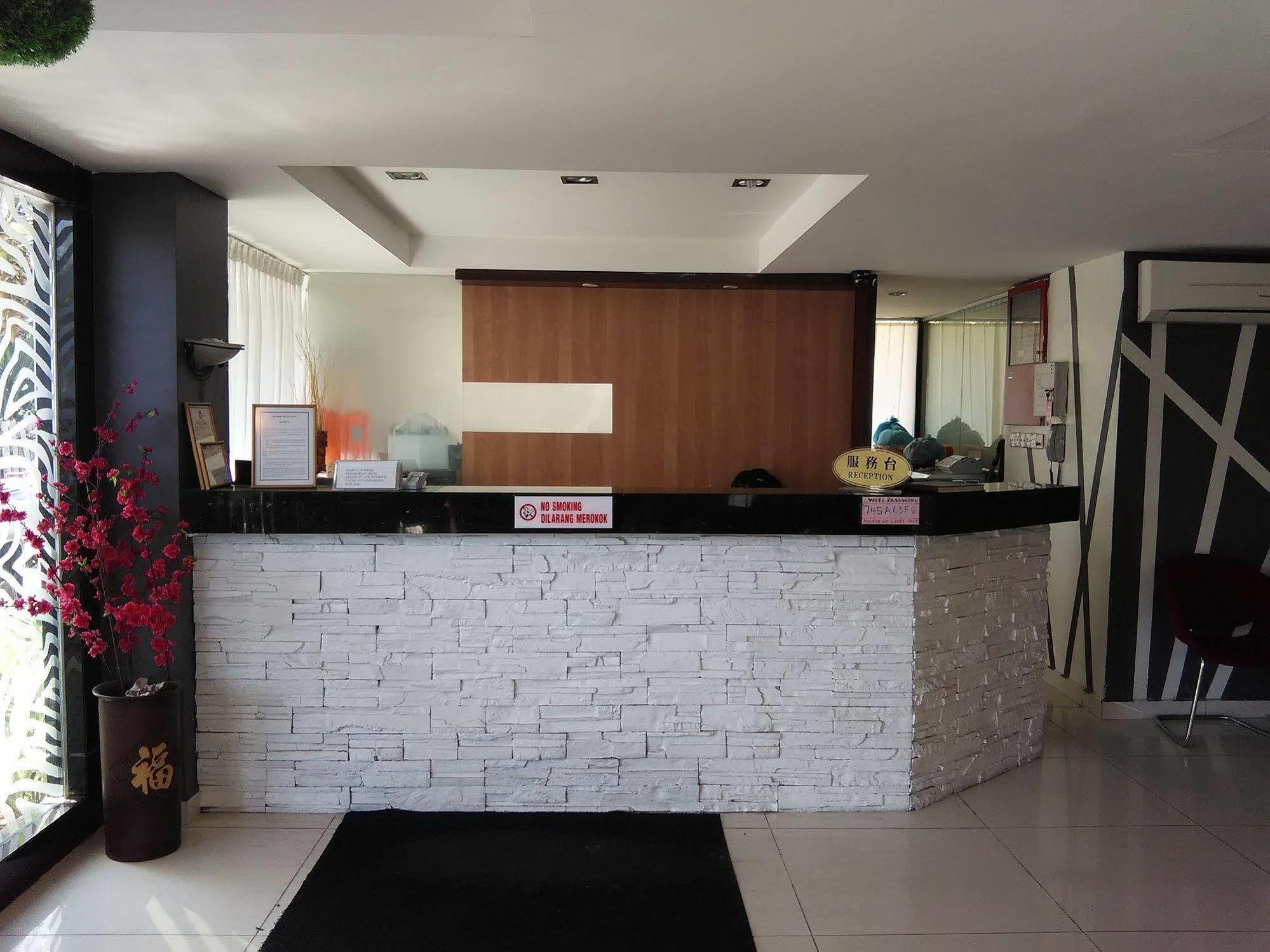 Casuarina Hotel Кота-Кинабалу Экстерьер фото