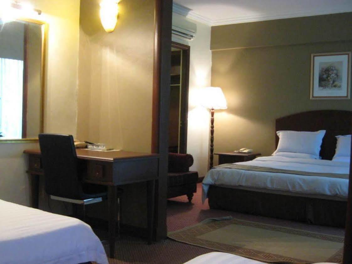 Casuarina Hotel Кота-Кинабалу Экстерьер фото